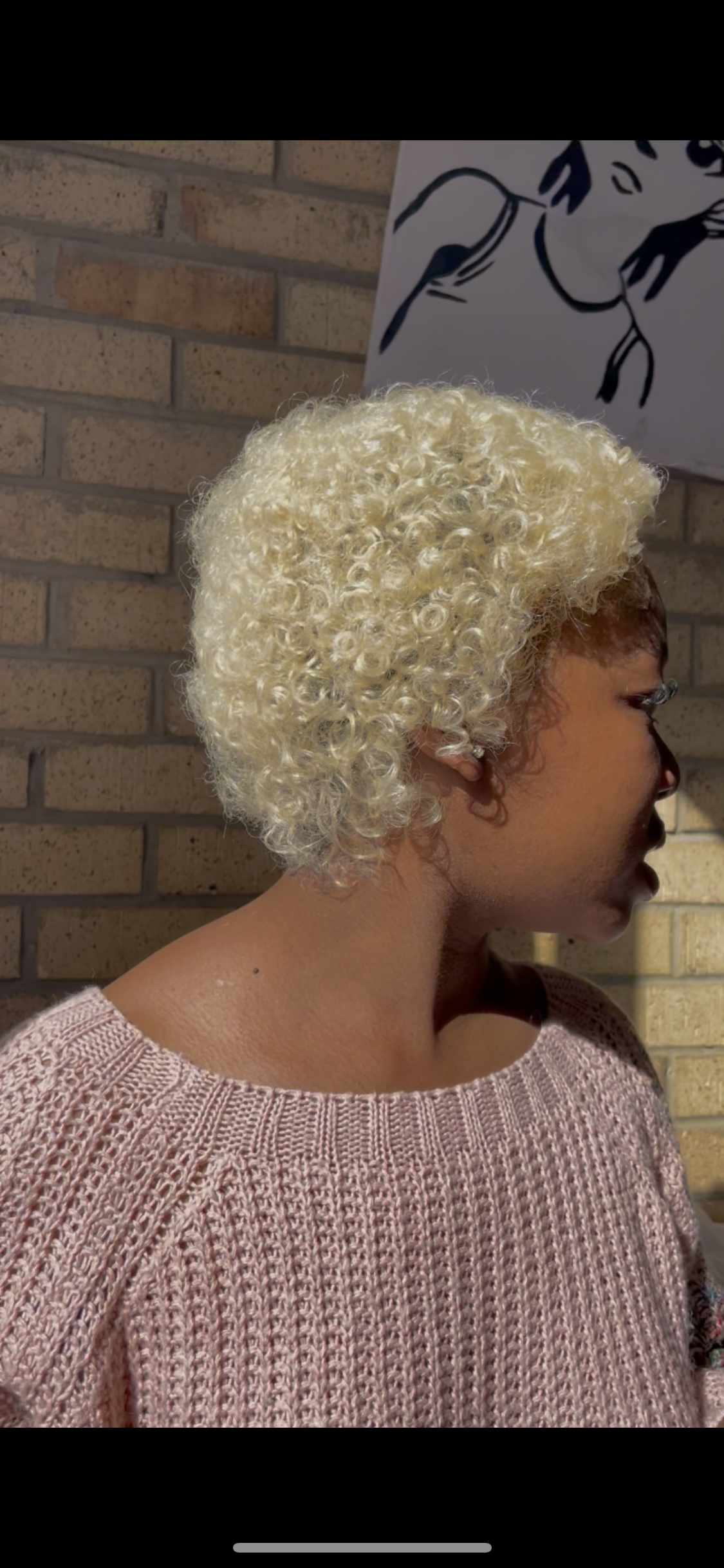 Natural looking short curly hair. Blonde. 13x2 lace