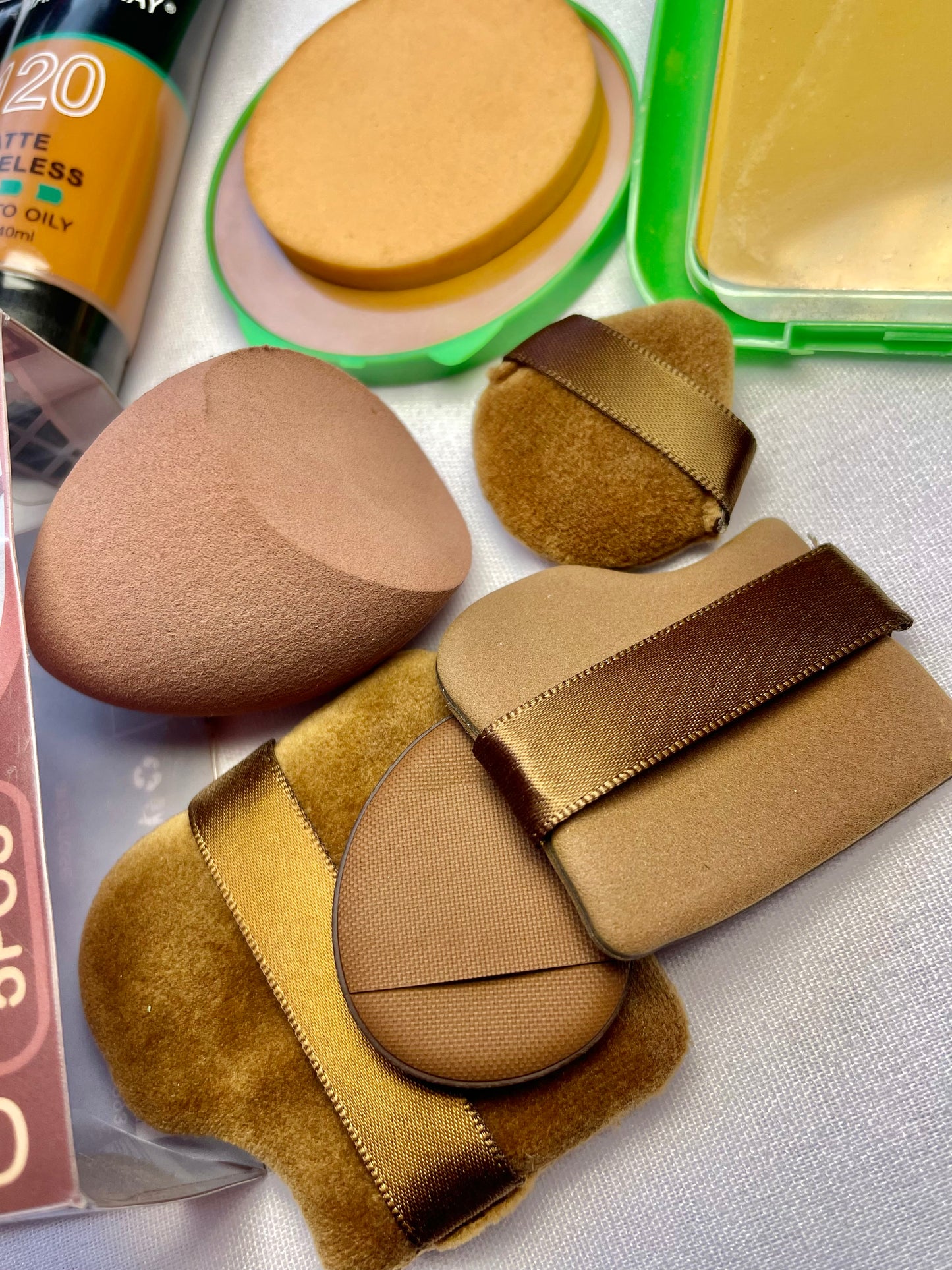 Mini makeup kit (choose shade on the last photo)