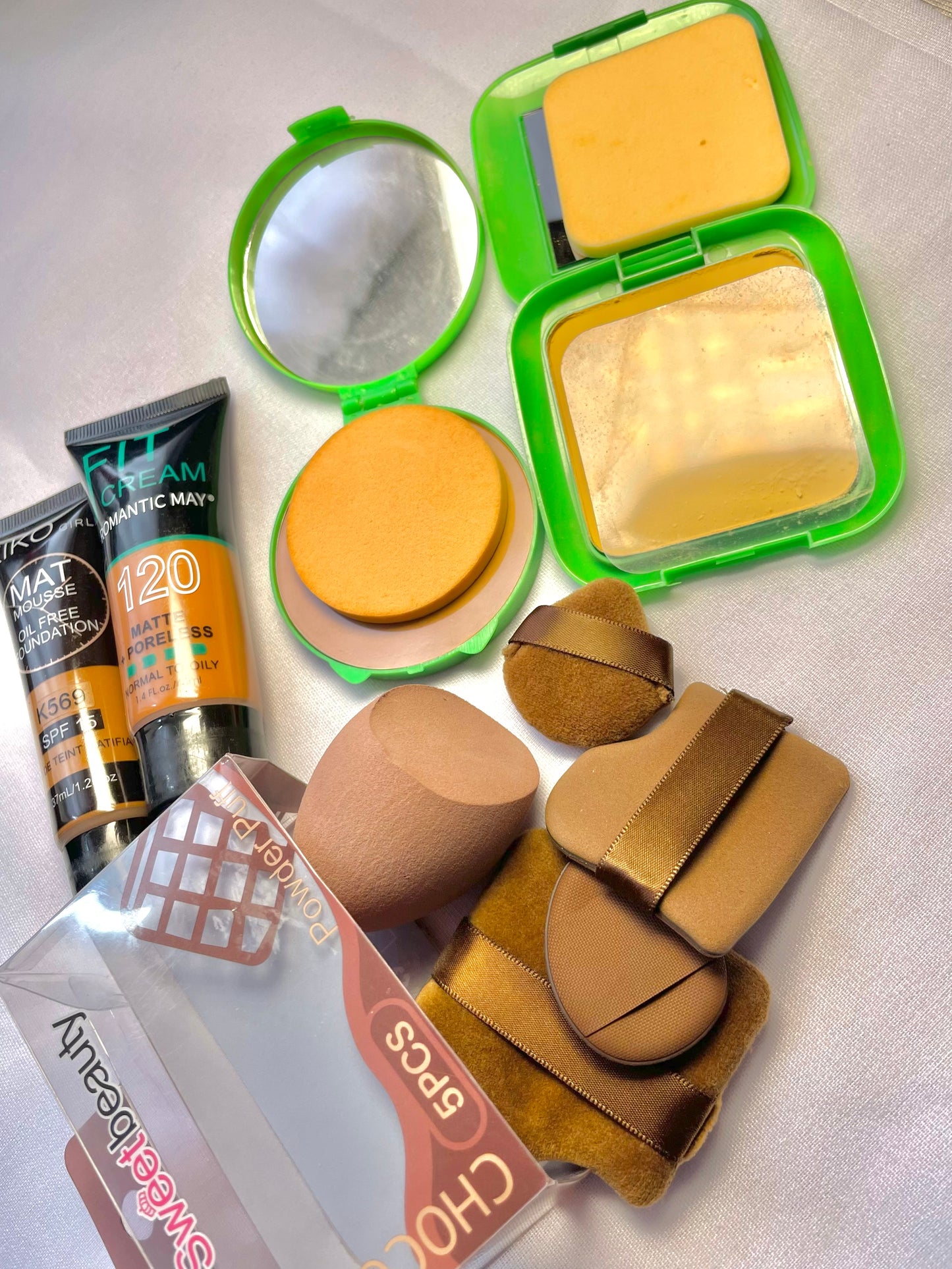 Mini makeup kit (choose shade on the last photo)