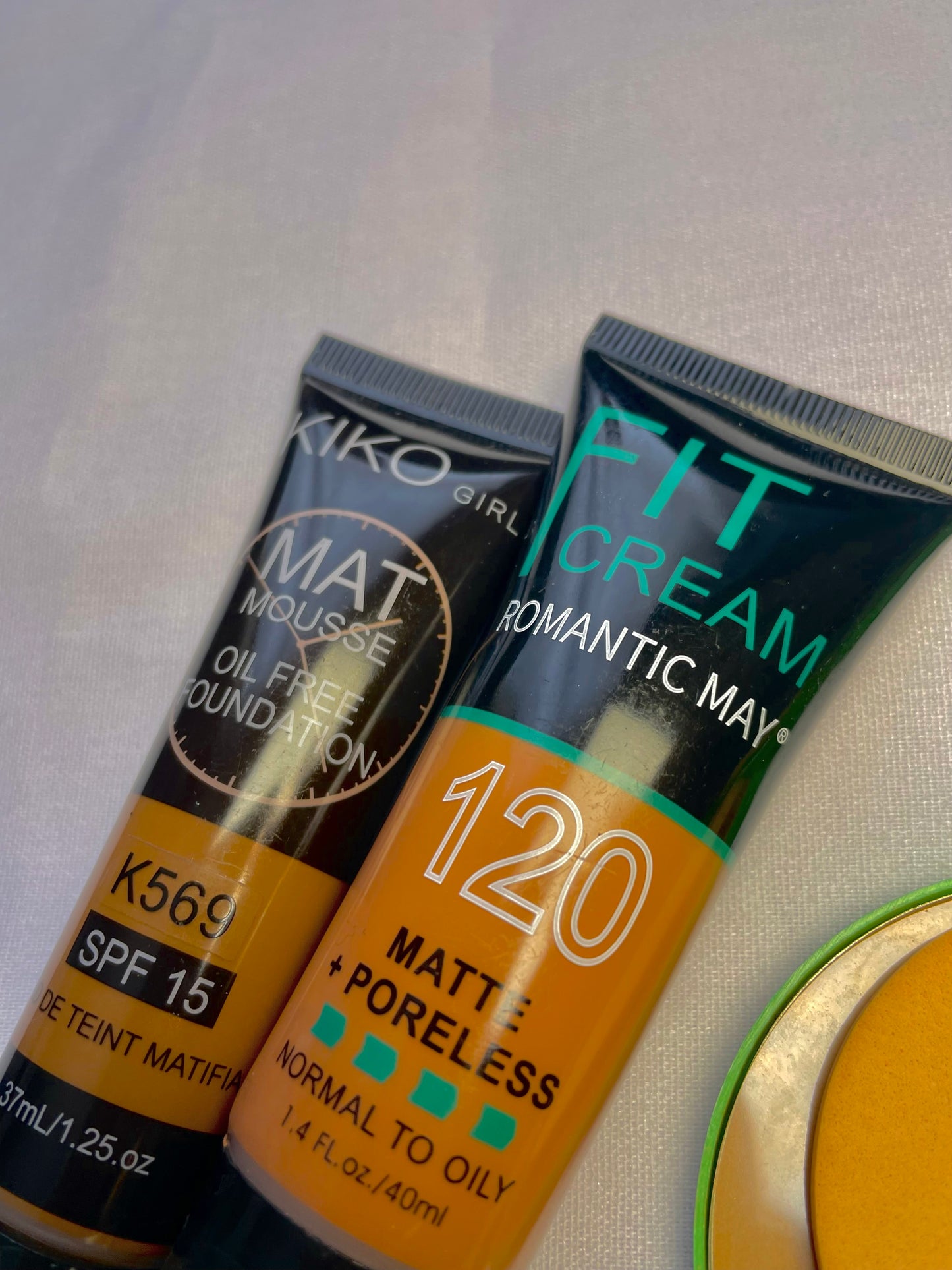 Mini makeup kit (choose shade on the last photo)