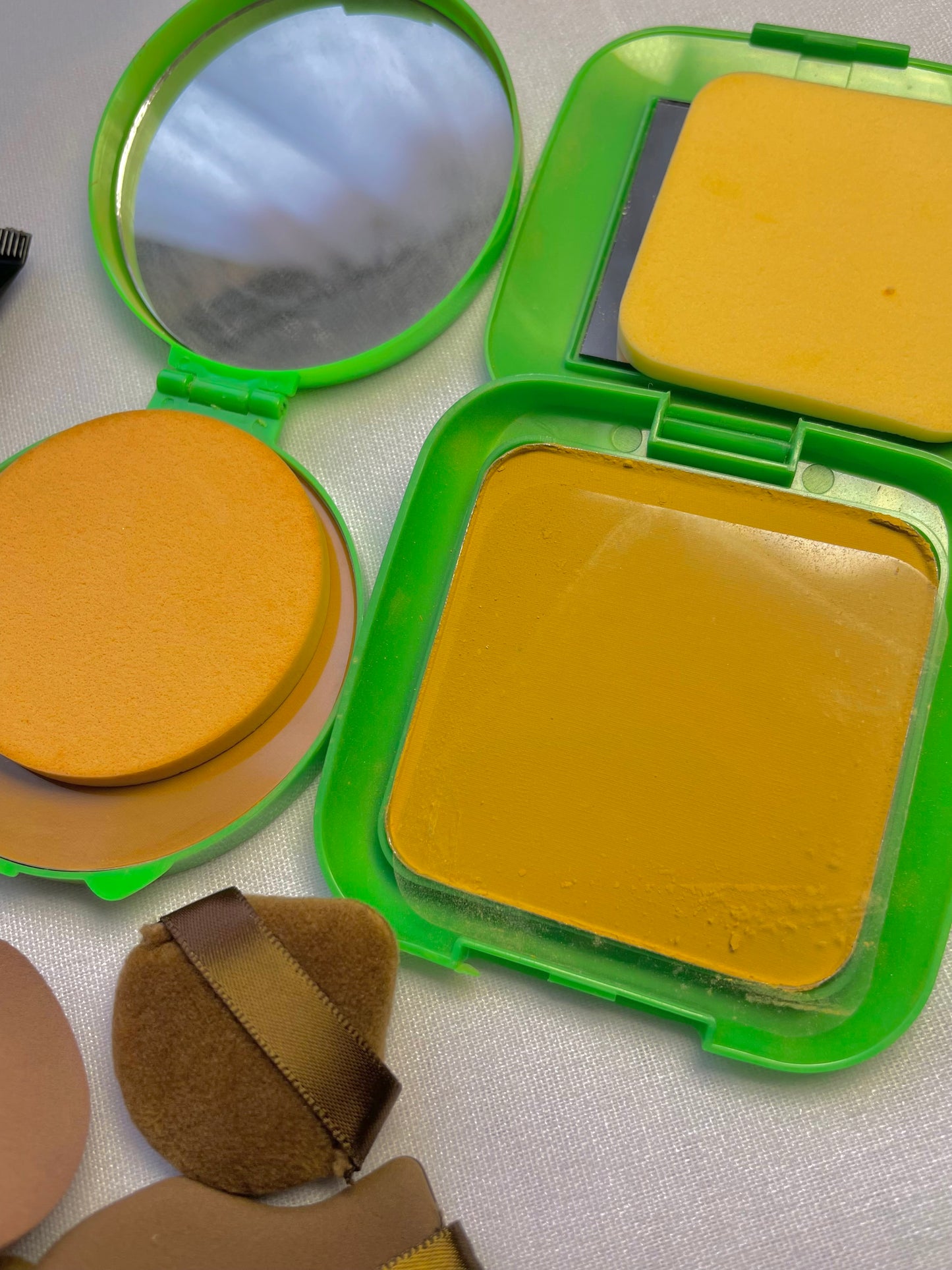 Mini makeup kit (choose shade on the last photo)