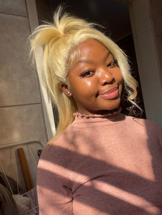 Blonde wig, colour 613, 13x4 lace. High heat resistant synthetic hair.