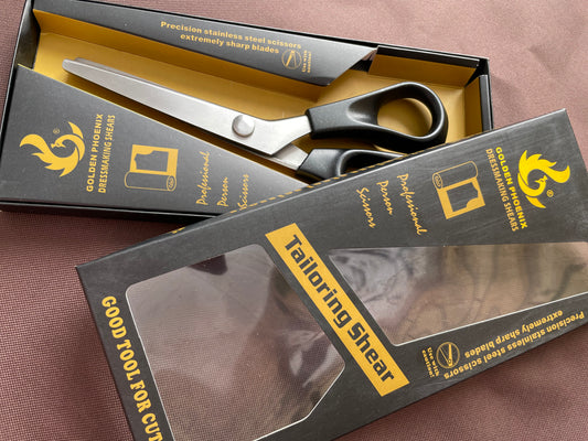 Zigzag cutting scissors