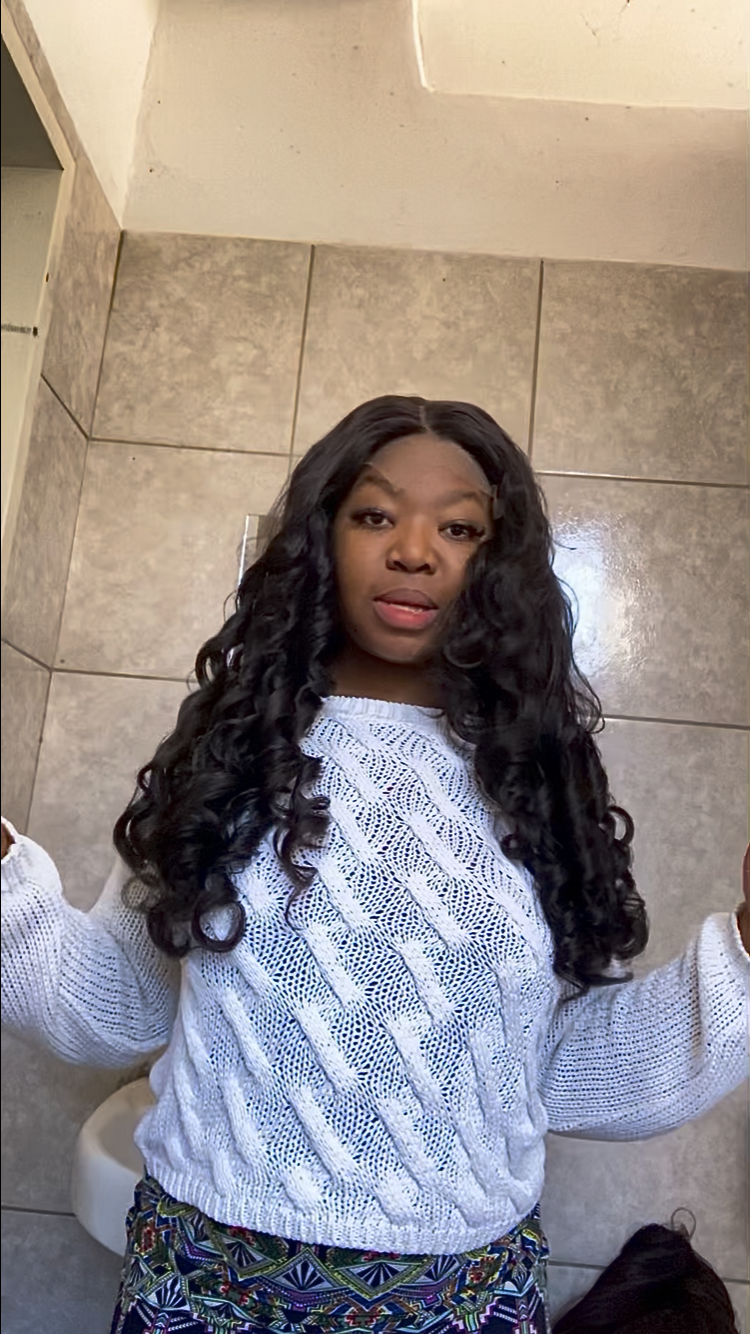 Black wavy wig. 26 inches 5x5 T-lace.